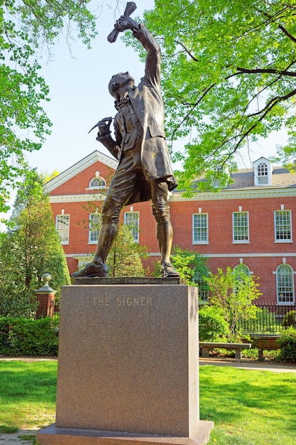 Het Signer-standbeeld in Signers Park in de oude stad van Philadelphia, in Pennsylvania, VS.