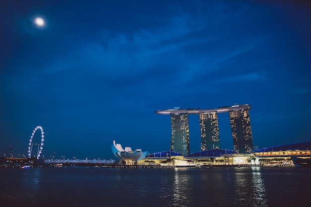 Het stadsbeeld van Singapore's nachts