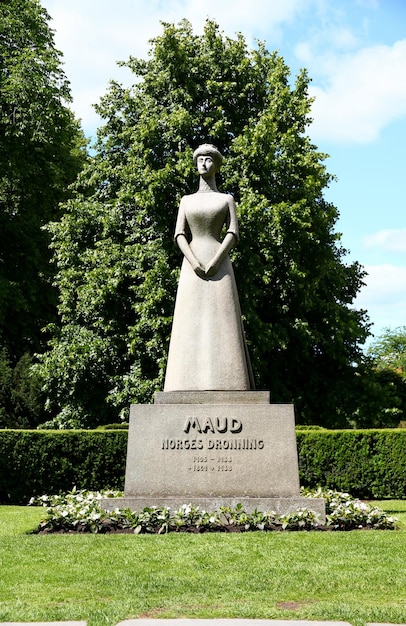 Het standbeeld in het park van het koninklijk paleis in oslo, noorwegen