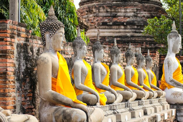 Het Standbeeld van Boedha in Wat Yai Chaimongkol Temple, Ayutthaya, Thailand.