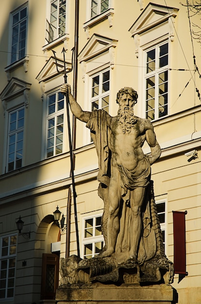 Het standbeeld van Neptunus in het centrum van de Europese stad Lviv