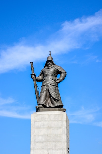 Het standbeeld van Yi Sun-Shin buiten het Gyeongbokgung-paleis