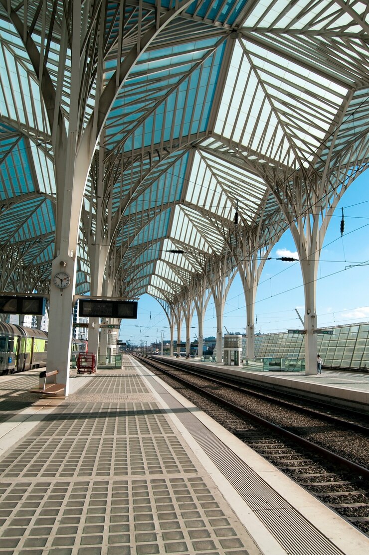 Het station van Oriente perron in de stad Portugal van Lissabon