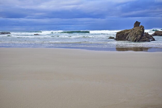 Het strand van de kathedralen Dit geweldige natuurlijke monument, ook bekend als Holy Waters Beach of As Catedrais, bevindt zich in Galicië in het noordwesten van Spanje