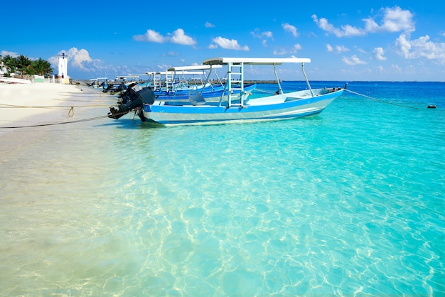 Het strand van Puerto Morelos in Riviera Maya