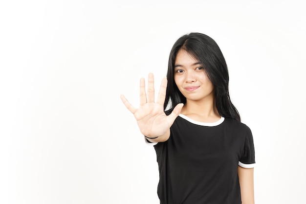 Het tonen van graaf vijf vinger van mooie Aziatische vrouw geïsoleerd op een witte achtergrond