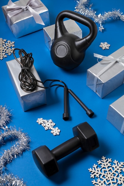 Het uitwerken van apparatuur met een kerstthema en versieringen