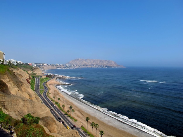 Het uitzicht op de Stille Oceaan vanaf de kustlijn Miraflores Lima Peru Zuid-Amerika