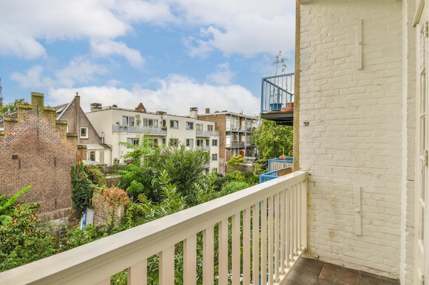 Het uitzicht vanaf het balkon van het appartement