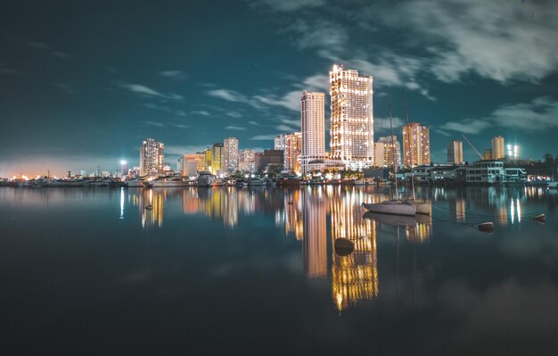 Foto het uitzicht vanaf manila harbour square