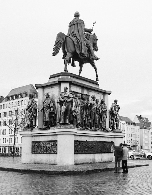 Het Vrijheidsbeeld tegen de hemel.