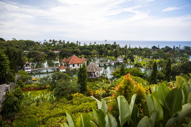 Het waterpaleis van Tirta Gangga in Bali, Indonesië