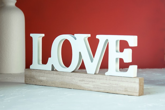 Het woord is liefde. Valentijnsdag concept.