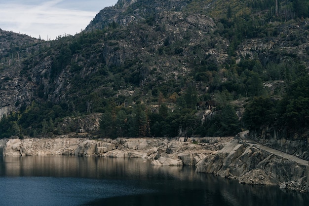 Hetch Hetchy Reservoir in het Yosemite National Park