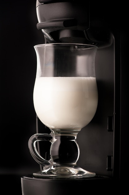 Hete melk in de koffiemachine