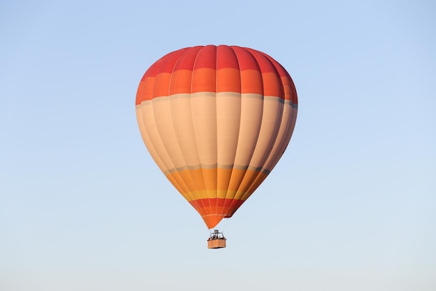 Heteluchtballon boven de stad Göreme