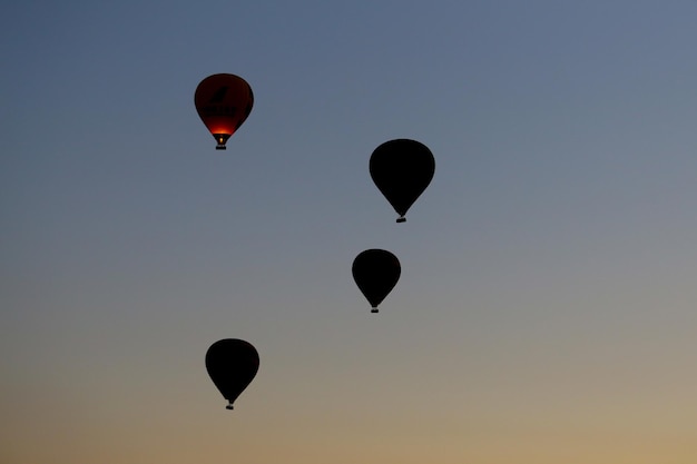 Heteluchtballonnen boven de stad Göreme