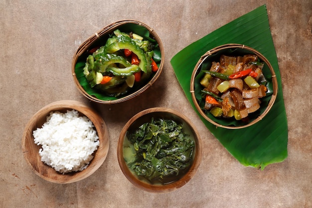 Hidangan Tradisional Jawa is Traditional javanese dish, sayur bobor, oseng kikil, oseng pare, nasi.