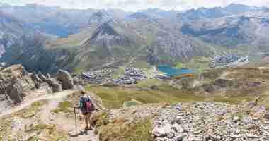 Photo high altitude hike around the aiguille percee in the haute tarentaise massif in the alps in france