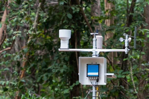 Foto stazione meteorologica ad alta quota in thailandia