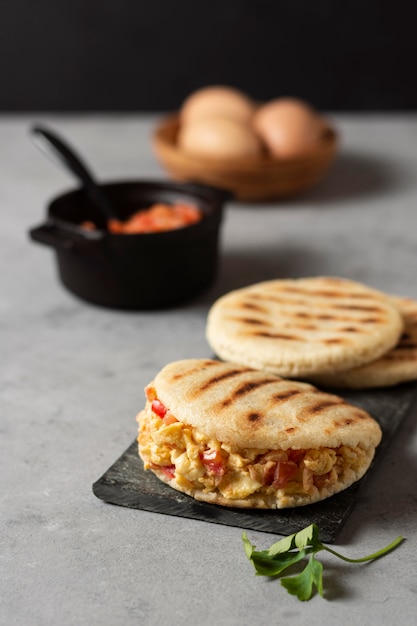 사진 높은 각도의 arepas 배열