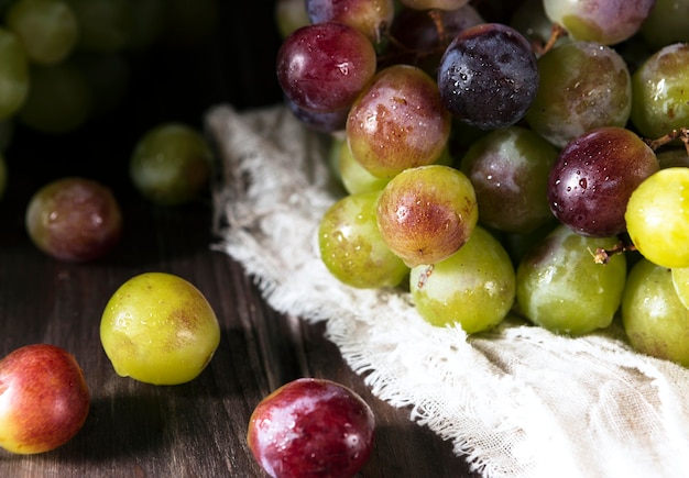 Photo high angle of autumn grapes