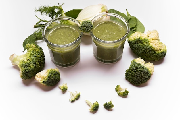 Photo high angle broccoli smoothie assortment