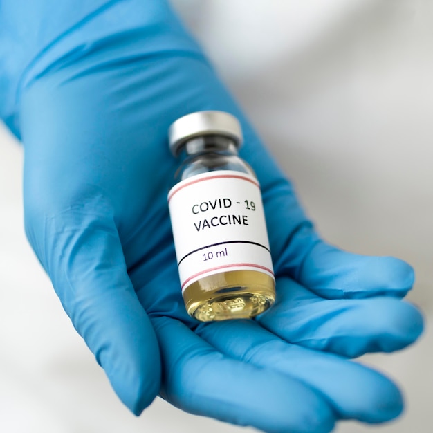 Photo high angle of doctor holding coronavirus vaccine