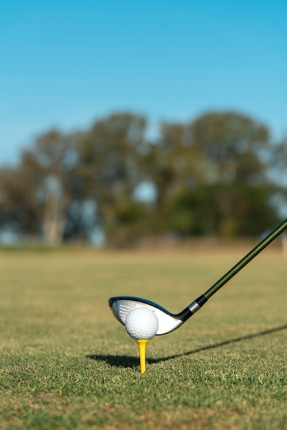 Photo high angle golf club on field