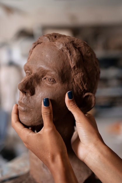 Photo high angle hands clay sculpting