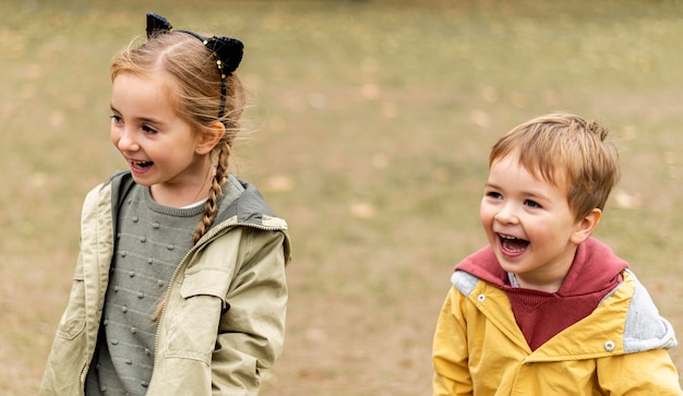 Photo high angle happy kids outdoors