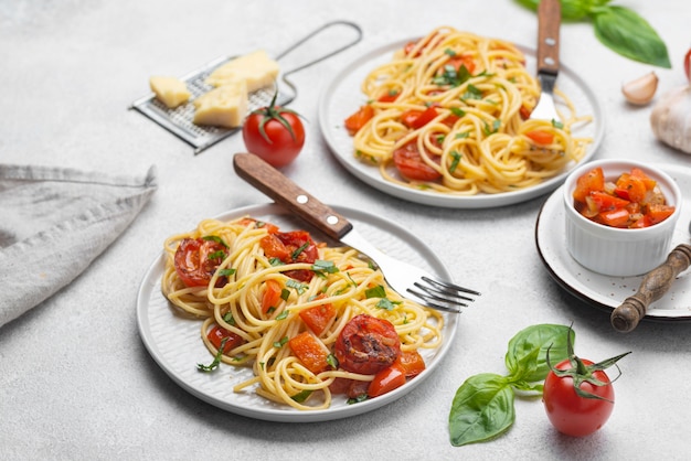 Foto disposizione del pasto di cibo locale ad alto angolo