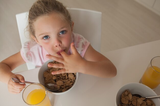 女の子、高く、角度、肖像画、女の子、朝食