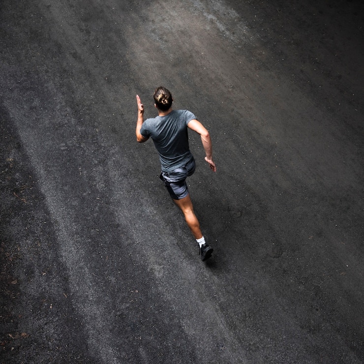 Photo high angle of runner training