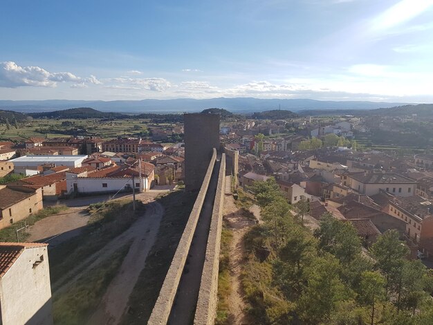 Foto scatto ad alta angolazione del paesaggio cittadino contro il cielo