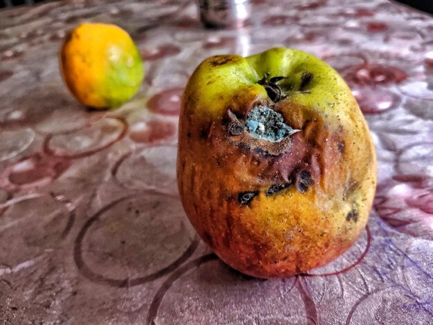 Photo high angle view of apple on table