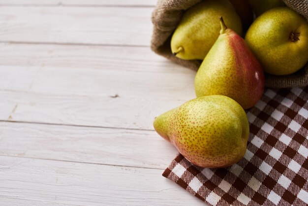 Photo high angle view of apples on table