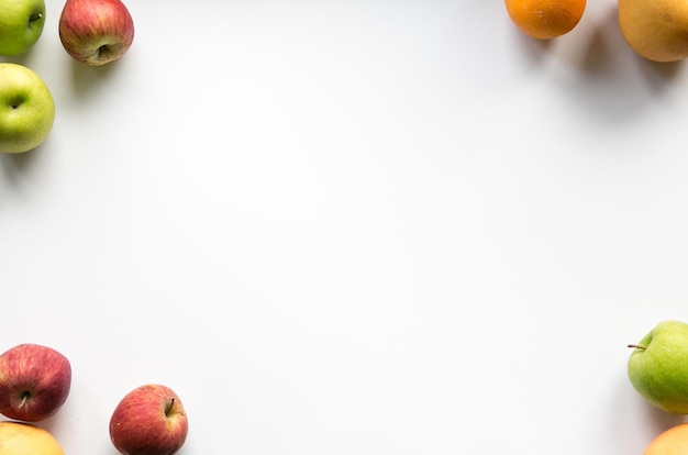 Photo high angle view of apples on table