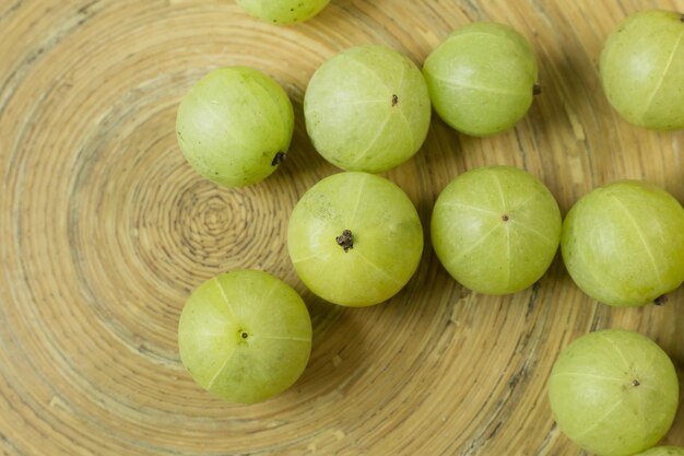 Photo high angle view of apples on table