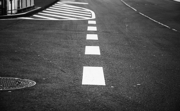 Photo high angle view of arrow symbol on road