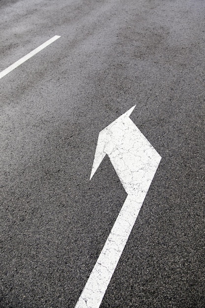 Photo high angle view of arrow symbol on road