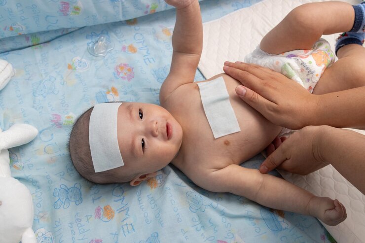 Photo high angle view of baby lying on bed