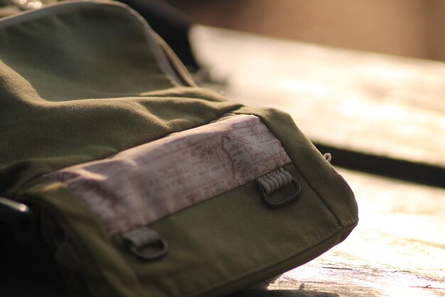 Photo high angle view of backpack on table