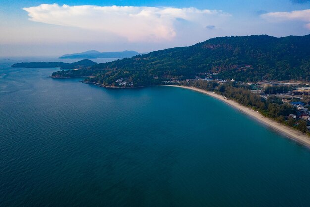 Foto vista ad alto angolo della baia contro il cielo