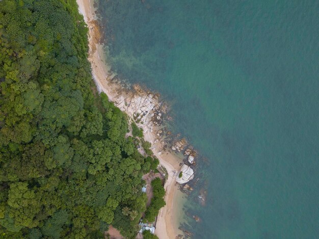 Foto vista ad alto angolo della spiaggia