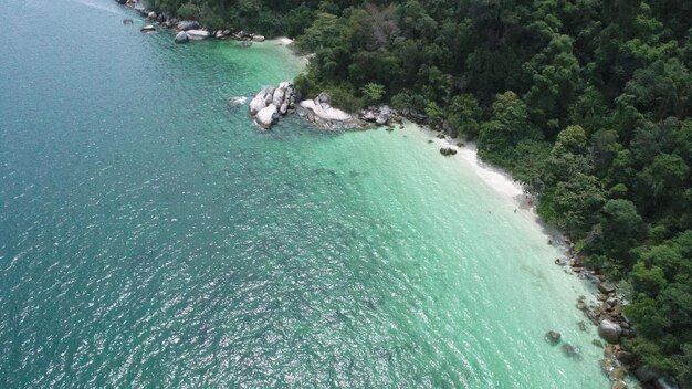 Foto vista ad alto angolo della spiaggia