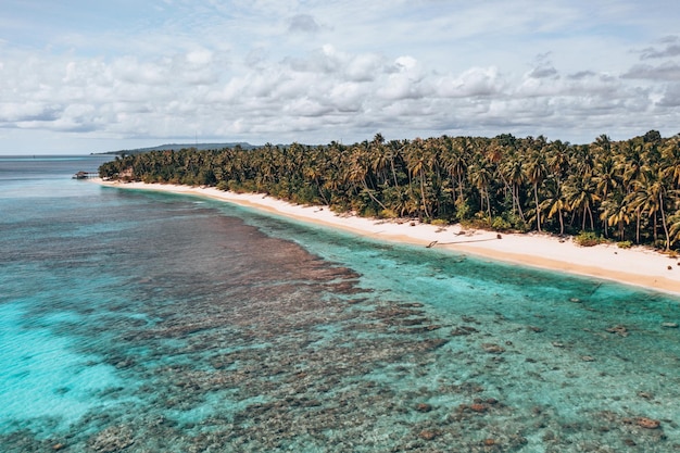 Foto vista ad alto angolo della spiaggia