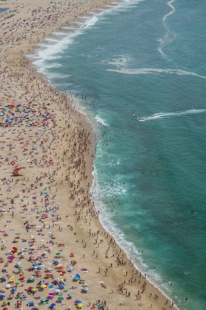 Foto vista ad alto angolo della spiaggia