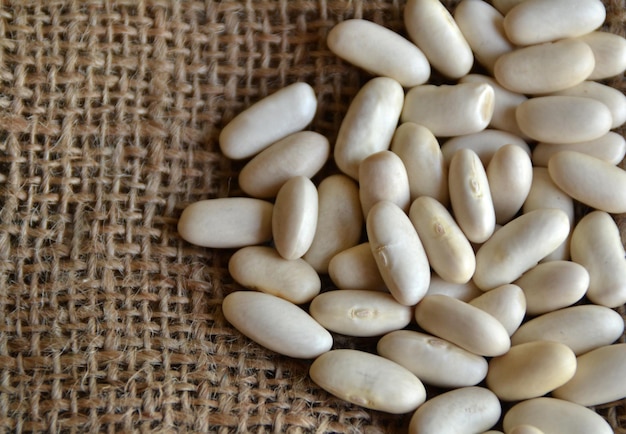 Photo high angle view of beans on burlap