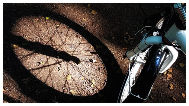 Photo high angle view of bicycle on road